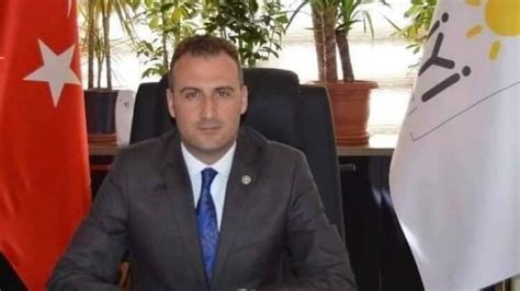 İ­Y­İ­ ­P­a­r­t­i­ ­A­k­s­a­r­a­y­ ­İ­l­ ­B­a­ş­k­a­n­ı­ ­Ö­z­h­a­n­ ­T­ü­r­e­m­i­ş­ ­i­s­t­i­f­a­ ­e­t­t­i­ ­-­ ­S­o­n­ ­D­a­k­i­k­a­ ­H­a­b­e­r­l­e­r­